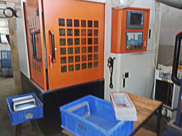 高森特-CNC加工中...